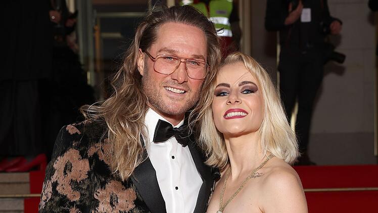 Nico Schwanz ist seit 2023 mit Reality-TV-Star Victoria Schuler liiert.