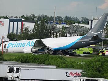 Unfall mit Frachtflugzeug nach Landung am Flughafen Miami