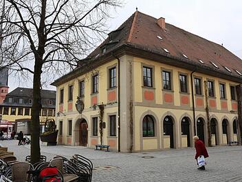 Der Dachstuhl des Rathauses muss saniert werden - eine Aufgabe, die sich wohl in die nächste Wahlperiode hineinziehen wird.  Foto: Barbara HerbstLichtenfels vor der Wahl; Foto: Barbara Herbst