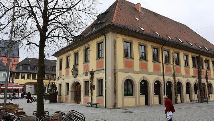 Der Dachstuhl des Rathauses muss saniert werden - eine Aufgabe, die sich wohl in die nächste Wahlperiode hineinziehen wird.  Foto: Barbara HerbstLichtenfels vor der Wahl; Foto: Barbara Herbst