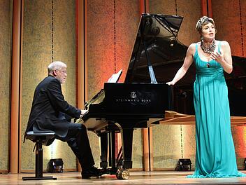 Anna Caterina Antinacci und Donald Sulzen im Rossini Saal. Foto: Werner Vogel