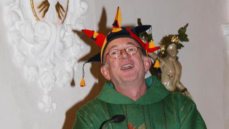 Dekan Hans Roppelt bei einer seiner Faschingspredigten Foto: Archiv/Sonny Adam