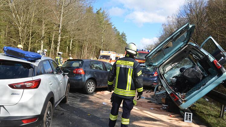 Auf der Staatsstra&szlig;e 2291 im Landkreis Bad Kissingen kam es am Sonntag zu einem t&ouml;dlichen Verkehrsunfall. Foto:  Peter Rauch