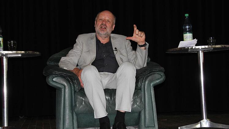 Im grünen Sessel: der Bundestagsabgeordnete aus Hammelburg.