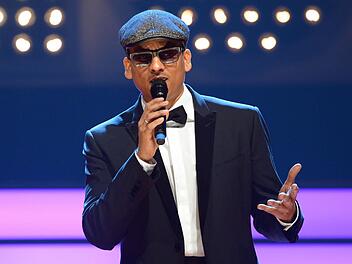 Xavier Naidoo singt - in seiner neuen Show lässt er allerdings vor allem singen. Heute Abend geht's los. Foto: CT-Archiv