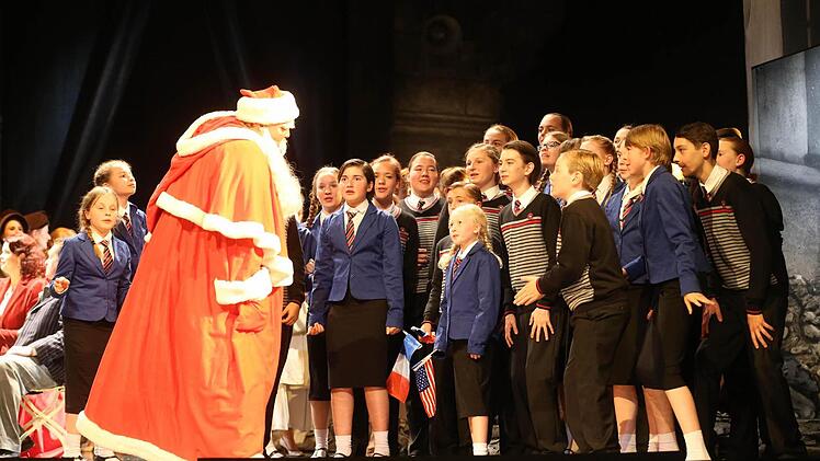 Szene aus der Neuinszenierung von "La Bohème" am Landestheater CoburgFoto: Henning Rosenbusch