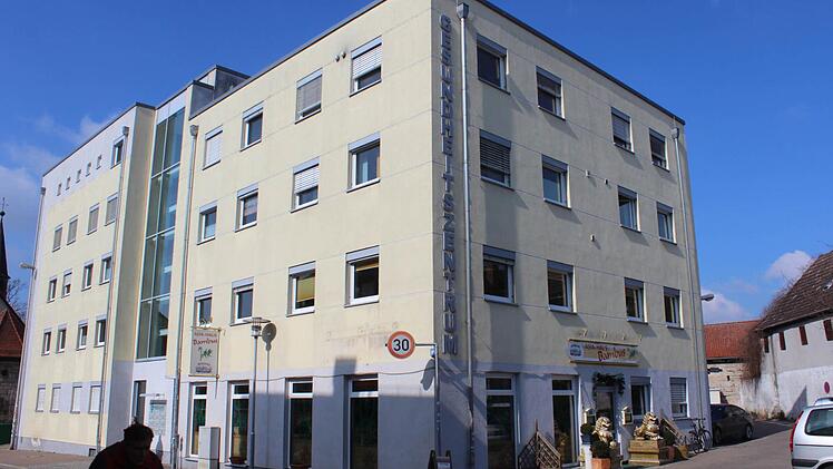 Mit einer Fülle von Praxen ist das Höchstadter Gesundheitszentrum voll belegt. Die Mieten gehen an die Bürgerspitalstiftung.  Foto: Andreas Dorsch