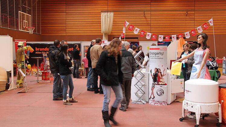 Gedränge gab es in der Mehrzweckhalle in Münnerstadt nicht.