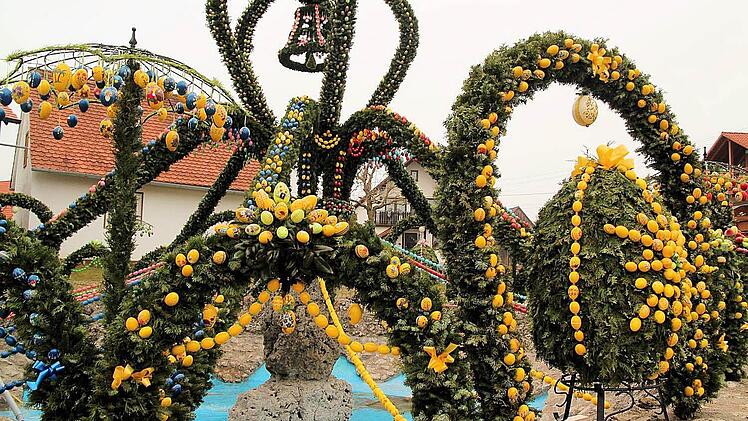 Der Osterbrunnen in Bieberbach. Foto: Ferdinand Merzbach