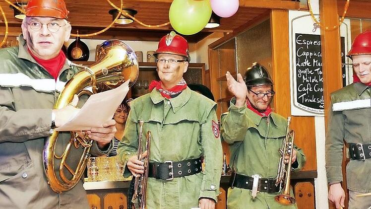Die erstmalig auftretende "Nei-Wiesenthaarer-Feierwehr-Bloskapelln"  Foto: Roland Kaplan