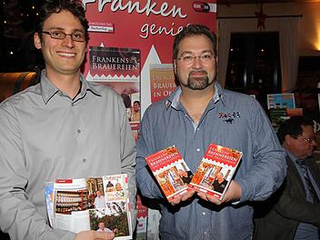 Bastian Böttner  (l.) und Markus Raupach präsentieren ihr neuestes Werk. Foto: Mathias Erlwein