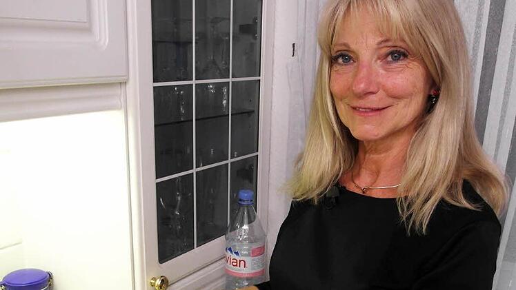 Vera Löwisch versucht am Donnerstag, ein "perfektes Dinner" zu geben. Die Besitzerin eines Hundesalons will ihre Gäste mit einem "bezaubernden Menü" überzeugen. Foto: Vox/ITV Studios