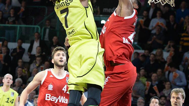 Daniel Mullings gegen Vitalis Chikoko. Foto: Peter Mularczyk