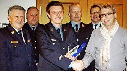 Jubilarehrung bei der Feuerwehr Neundorf (von links) Wolfgang Beyer, Thorsten Helmprobst, Andreas Böhm, Lothar Dück, Christian Boßecker und Wolfgang Bauersachs Foto: Doris Weidner
