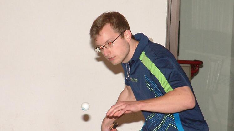Johannes Wachter vom TTC Brauersdorf gewann gegen den TSV Steinberg zwar ein Einzel und das Doppel, trotzdem musste sich sein Team mit 3:4 geschlagen geben und schied im Halbfinale aus.  Foto: Hans Franz