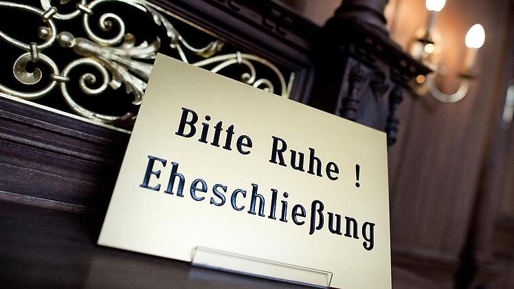 Personelle Veränderungen gibt es im Standesamt der Verwaltungsgemeinschaft. Symbolfoto: Arno Burgi, dpa