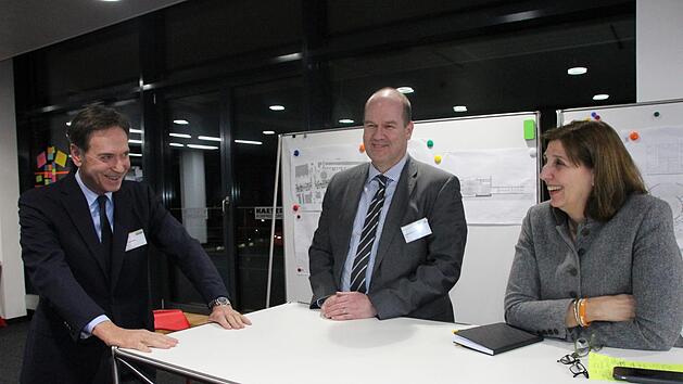Drei Coburger Unternehmenschefs stehen vereint hinter dem Projekt "Globe" (von links): Michael Stoschek (Brose), Klaus-J&uuml;rgen Heitmann (HUK Coburg), Tina Maria Vlantoussi-Kaeser (Kaeser Kompressoren). Foto: Simone Bastian