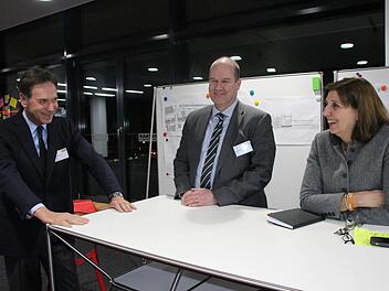 Drei Coburger Unternehmenschefs stehen vereint hinter dem Projekt "Globe" (von links): Michael Stoschek (Brose), Klaus-Jürgen Heitmann (HUK Coburg), Tina Maria Vlantoussi-Kaeser (Kaeser Kompressoren). Foto: Simone Bastian