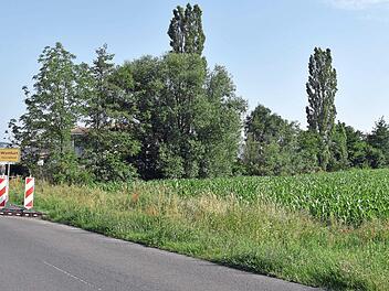 Der Gemeinderat Wonfurt hat die Aufstellung des Bebauungsplans für das neue Wohngebiet "Stöcklesanger" im Südosten von Wonfurt (rechts) beschlossen. Die Planung ist aber noch nicht abgeschlossen. Zu dem Thema gab es zahlreiche Anregungen - und auch Kritik.  Fotos: Ulrike Langer