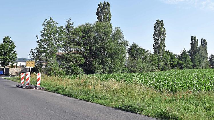 Der Gemeinderat Wonfurt hat die Aufstellung des Bebauungsplans für das neue Wohngebiet "Stöcklesanger" im Südosten von Wonfurt (rechts) beschlossen. Die Planung ist aber noch nicht abgeschlossen. Zu dem Thema gab es zahlreiche Anregungen - und auch Kritik.  Fotos: Ulrike Langer