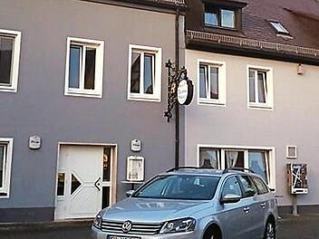 Die bereits installierte Werbeanlage Foto: Richard Sänger