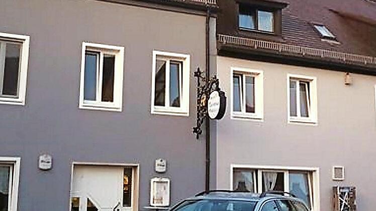 Die bereits installierte Werbeanlage Foto: Richard Sänger