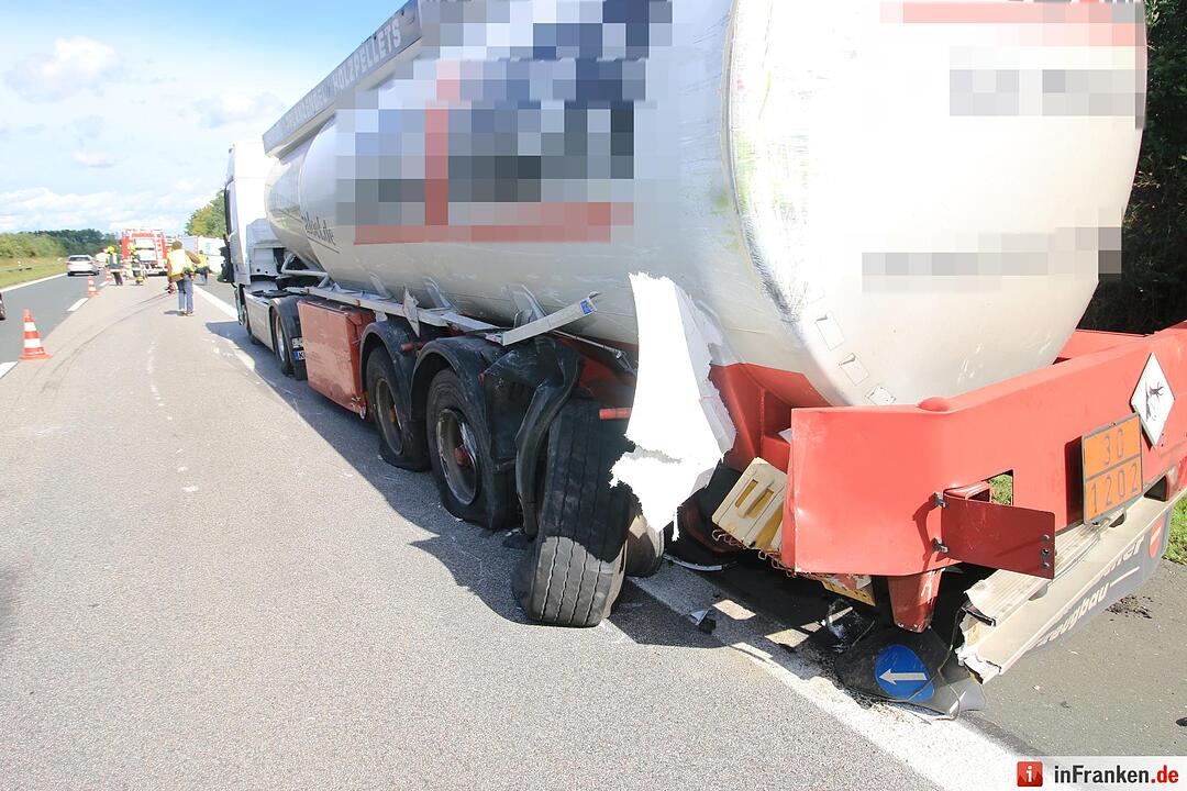 Unfall auf A73 bei Buttenheim: Lkw umgekippt