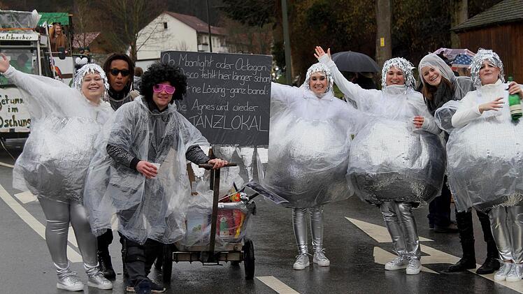 Wenn schon keine Disco , dann wieder ein Tanzlokal bei Agnes, wollten die Jugendlichen. Foto: Günther Geiling