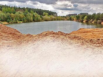 Am Kleinsendelbacher Baggersee zerstörten nach Ansicht des Bunds Naturschutz zuerst die Badegäste und jetzt wieder die Bagger den Lebensraum zahlreicher Tiere. Fotos: Petra Malbrich