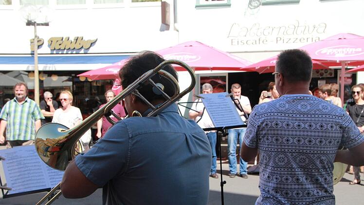 Impression vom Flashmob in Bad Kissingen. Foto: Johannes Schlereth
