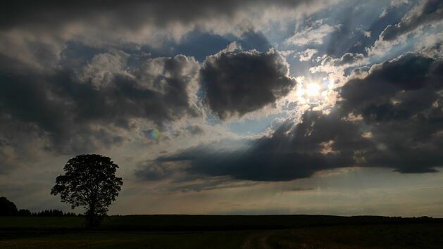 Viele Wolken und dazu gelegentliche Regenschauer sehen die aktuellen Wetterprognosen für Franken vor.