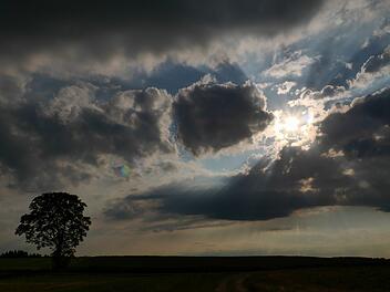 Wetter in Franken: Doch kein sommerliches Intermezzo? Wetterochs mit frustrierender Prognose