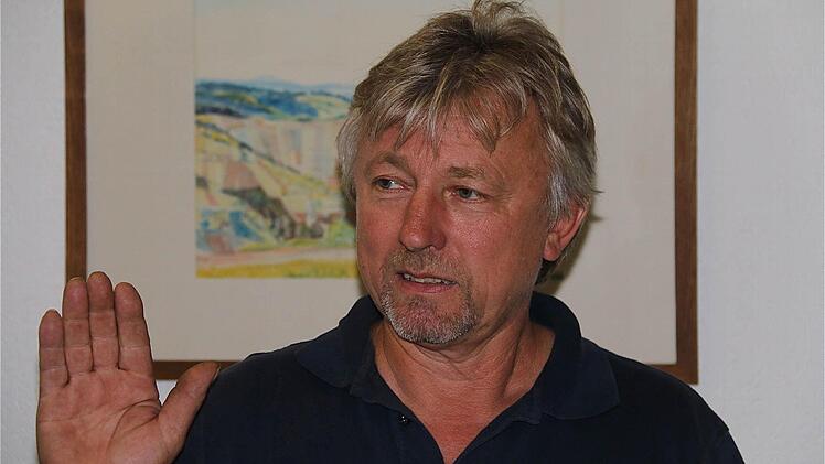 Klaus Keller wurde bei der Sitzung am Dienstag nachträglich als Sulzthaler Ratsmitglied vereidigt. Foto: Gerd Schaar