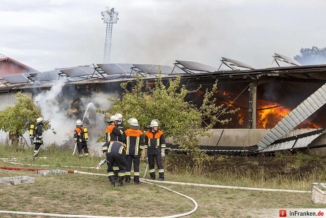 Grossbrand zerstoert Scheune in Puschendorf