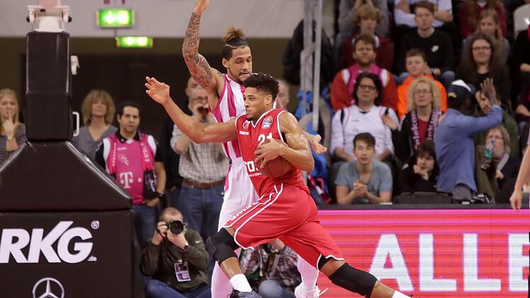 Augustine Rubit (mit Ball/hier gegen Julian Gamble) war der einzige Bamberger, der Akzente setzen konnte.
