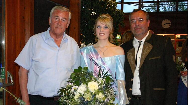 Jennifer  Pelkner wurde 2010 vom damaligen Landrat Reinhard Leutner (links) und Bad Staffelsteins Bürgermeister Jürgen Kohmann ins Amt eingeführt.Matthias Einwag