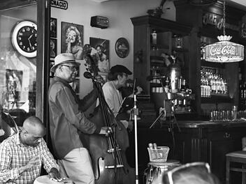 Kulmbach: Musikschule lädt zu beliebten Jazzfrühschoppen ein - mit Vernissage "Into the Blue"