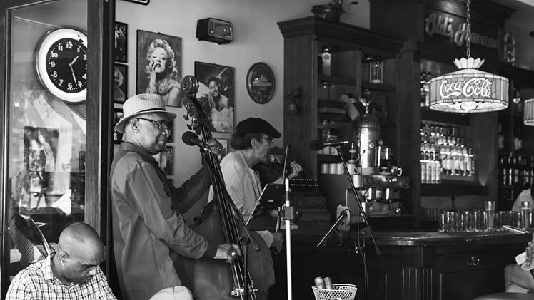 Kulmbach: Musikschule lädt zu beliebten Jazzfrühschoppen ein - mit Vernissage "Into the Blue"
