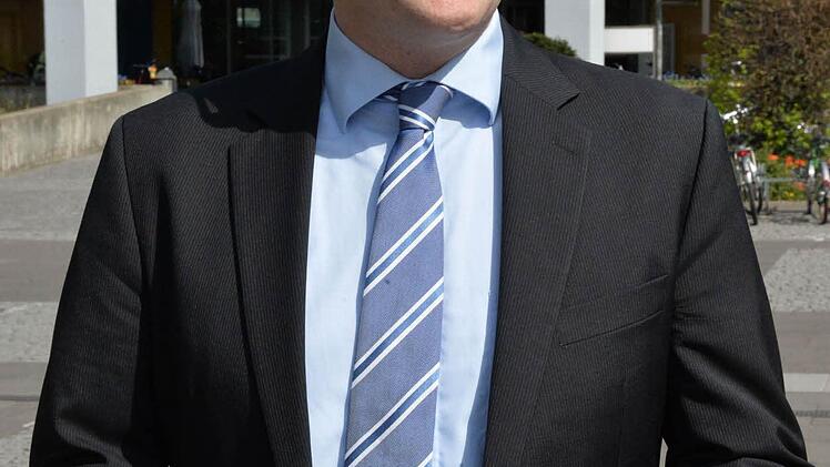 Wir haben dem neuen Erlanger Oberbürgermeister, Florian Janik, vier Bilder gezeigt. Was fällt ihm spontan dazu ein? Foto: Ronald Rinklef