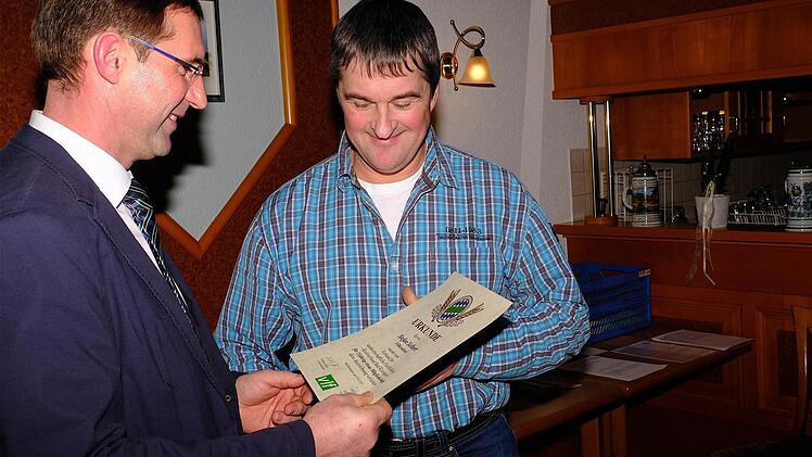 Stefan Selbert (rechts) ist sei 25 Jahren Mitglied.  Foto: Gerd Schaar