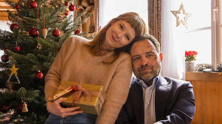 "Stammvater" Jerry (Juergen Maurer) ist aktuell mit Bea (Sarah Bauerett) zusammen. Doch kurz vor dem Weihnachtsfest ist der verm&ouml;gende Bauunternehmer nur schwer zu ertragen. Kann der "Weihnachts-Grinch" noch in die Spur gebracht werden?