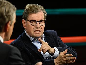 SPD-Politiker Ralf Stegner bezog am Dienstagabend Stellung zum Erbschaftssteuerkonzept seiner Partei.