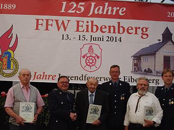 55, 60 und sogar 70 Jahre halten diese Mitglieder der Wehr der Treue.
