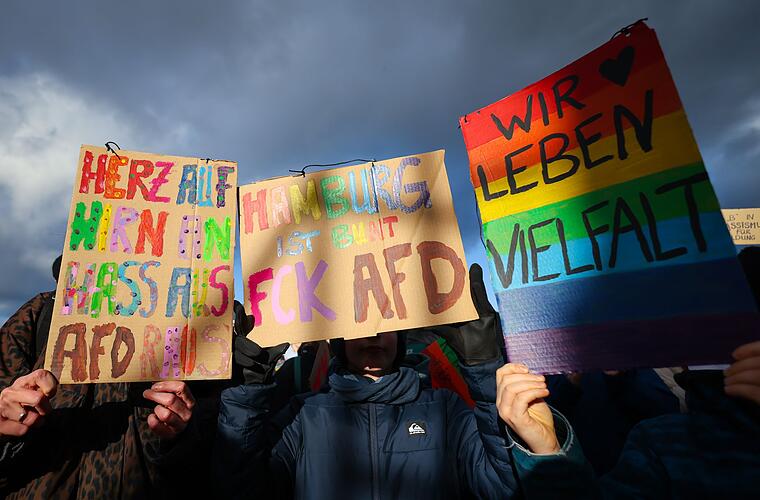 Eggolsheim: Rund 1000 Menschen protestieren gegen AfD-Bezirksparteitag