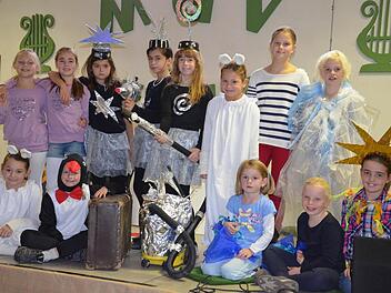 Erste Kostümprobe fürs Musical: Die Westolinos zeigen sich gut gelaunt.   Foto: Jana Keul