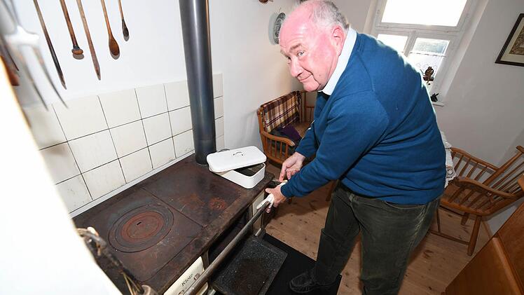 Vorsitzender Karl Körner in der Küche Foto: Ronald Rinklef