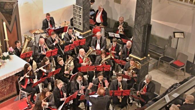 Besinnliche Lieder waren von der Weisachtaler Blasmusik in der evangelischen Kirche in Maroldsweisach unter Leitung von Dimitry Braudo zu hören. Helmut Will