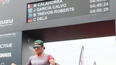 Chris Dels geht in Port Elizabeth  mit 4:06:29  als Erster ins Ziel.