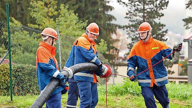Die Jugendlichen zeigten bei verschiedenen &Uuml;bungen erfolgreich ihr K&ouml;nnen und Wissen.