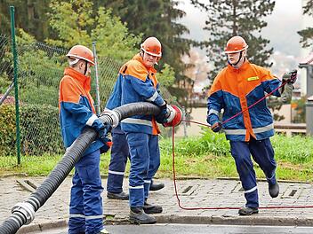 Die Jugendlichen zeigten bei verschiedenen &Uuml;bungen erfolgreich ihr K&ouml;nnen und Wissen.
